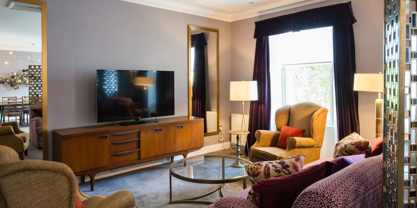 A well-furnished living room featuring a flat-screen TV.