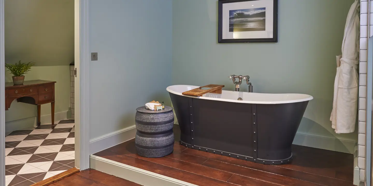 Bathroom featuring a bathtub