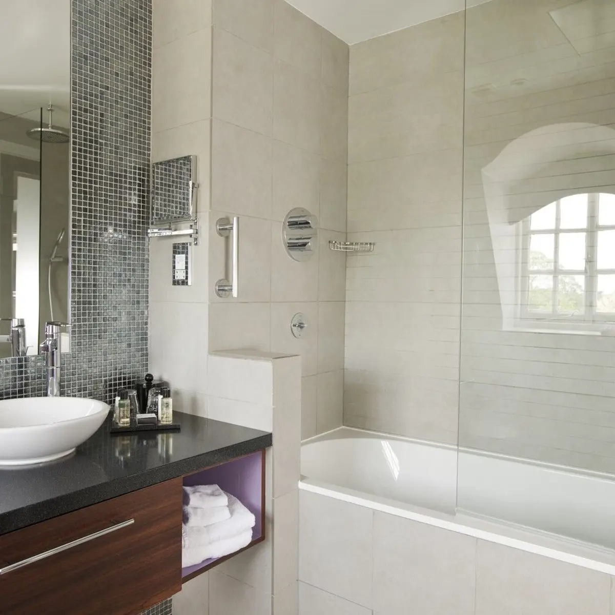 A bathroom featuring a sink, bathtub, and mirror.